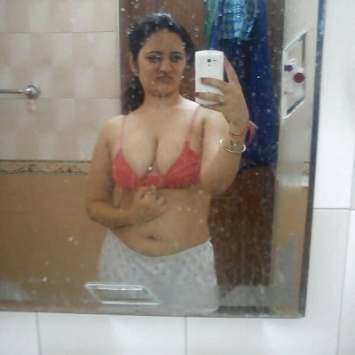 Desi punjabi girl nude selfies