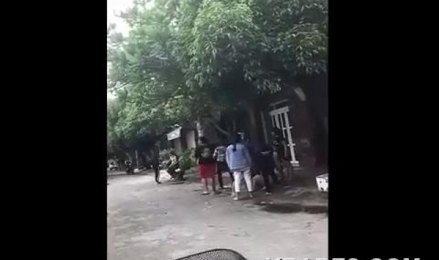 Asian woman stripped naked and beaten in street - Xrares
