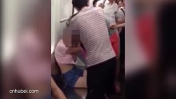 Teen girl stripped naked in subway train during fight over a empty seat