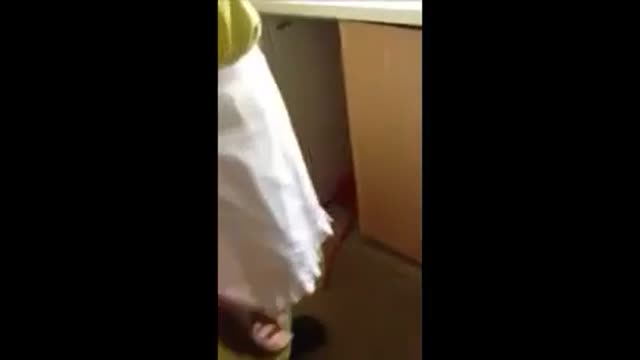 real harassment black maid serve to her white master, Уговорил горничную помочь ему кончить, racial fuckion - Xrares