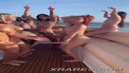 Hot girls nude dancing!