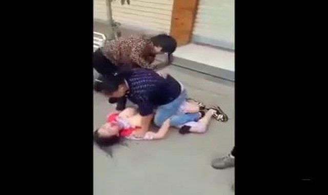 Chinese mistress stripped naked and beaten by an angry wives - Xrares