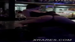 slut flash pussy in club